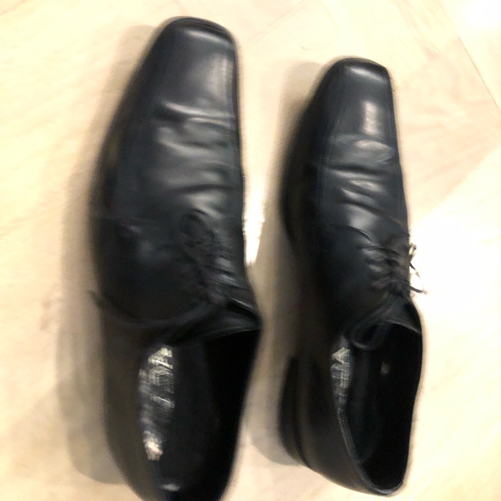 Prada Men’s black leather Oxford shoes - Picture 3 of 8